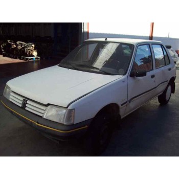 peugeot 205 berlina del año 1992