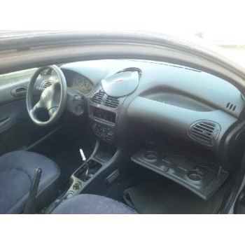 peugeot 206 berlina del año 2000
