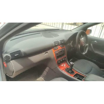 mercedes-benz clase c (w203) berlina del año 2005