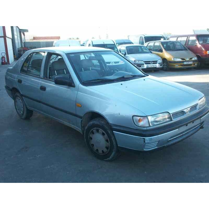 nissan sunny berlina (n14) del año 1990