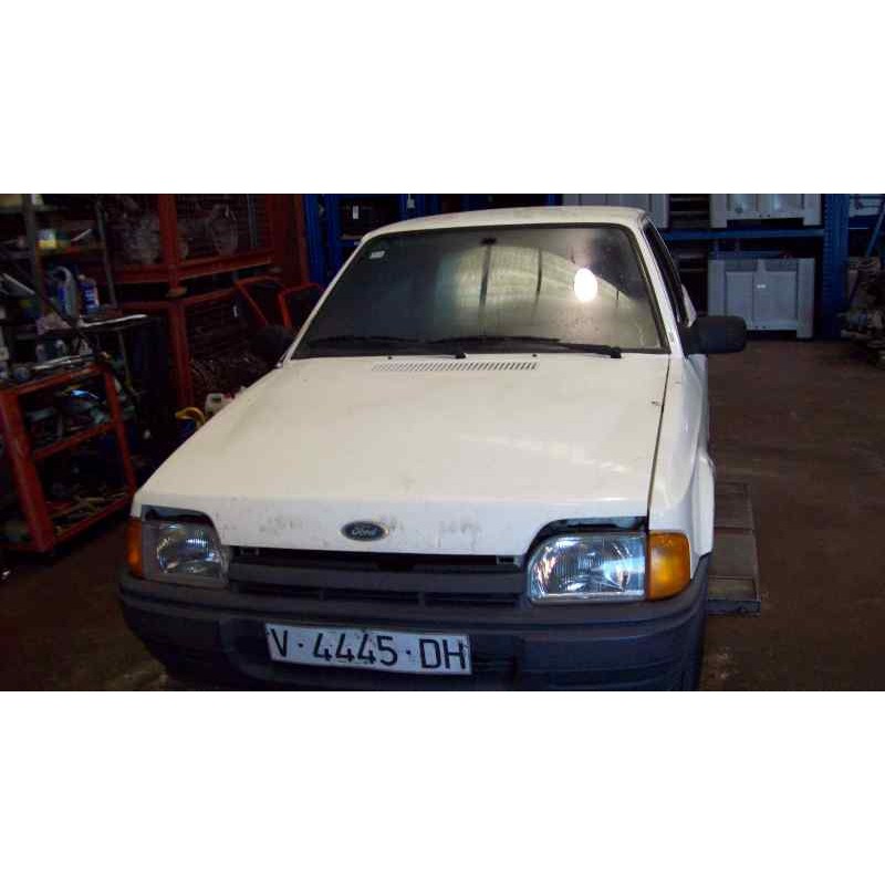 ford escort berlina del año 1990