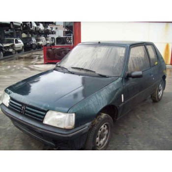 peugeot 205 berlina del año 1983