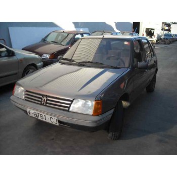 peugeot 205 berlina del año 1983