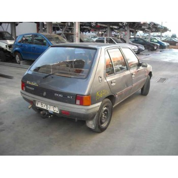 peugeot 205 berlina del año 1983