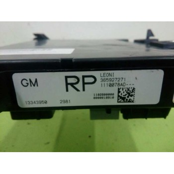 Recambio de caja reles / fusibles para opel astra j sports tourer excellence referencia OEM IAM 13343950  