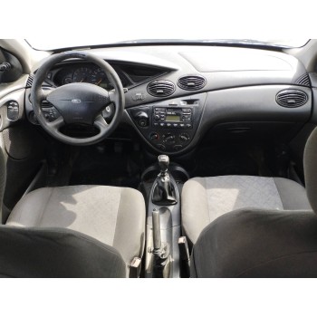 ford focus berlina (cak) del año 2001