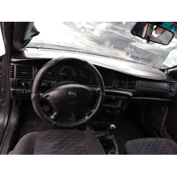 opel vectra b berlina del año 1996