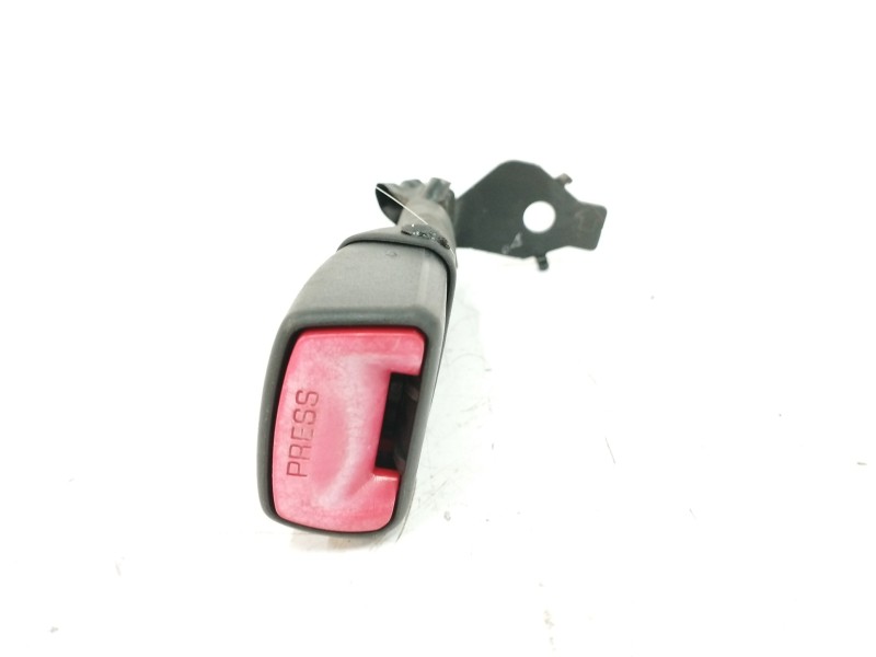 Recambio de enganche cinturon derecho para toyota auris 2.2 d-cat referencia OEM IAM 07479 TRASERO 