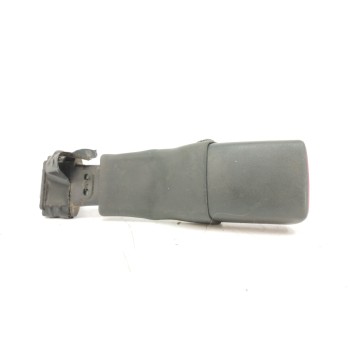 Recambio de enganche cinturon derecho para toyota auris 2.2 d-cat referencia OEM IAM 07479 TRASERO 