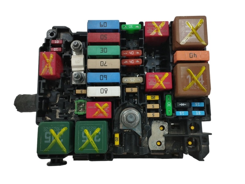 Recambio de caja reles / fusibles para citroën c3 1.2 12v vti referencia OEM IAM 9804848480  