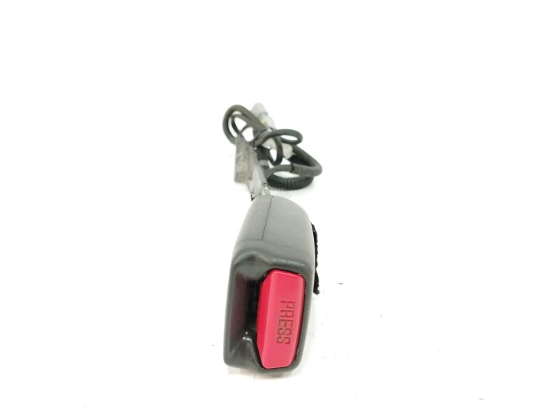 Recambio de enganche cinturon izquierdo para toyota auris 2.2 d-cat referencia OEM IAM G3729 DELANTERO Recambio de enganche cinturon izquierdo para toyota auris 2.2 d-cat referencia OEM IAM G3729 DELANTERO