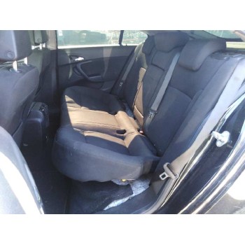 opel insignia berlina del año 2010