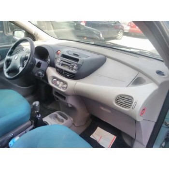 nissan almera tino (v10m) del año 2001