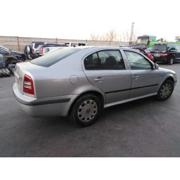 skoda octavia berlina (1u2) del año 2001