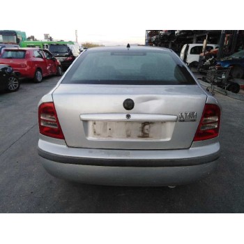 skoda octavia berlina (1u2) del año 2001