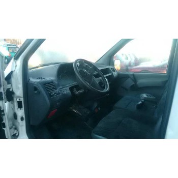 mercedes-benz vito (w638) caja cerrada del año 2000