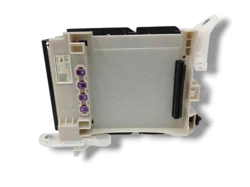 Recambio de caja reles / fusibles para toyota prius 1.8 hybrid zvw50,zvw51,zvw50r referencia OEM IAM 8273047530C  