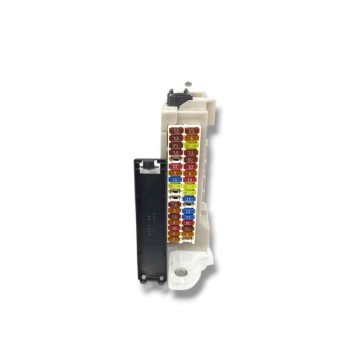 Recambio de caja reles / fusibles para toyota prius 1.8 hybrid zvw50,zvw51,zvw50r referencia OEM IAM 8273047530C  