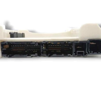 Recambio de caja reles / fusibles para toyota prius 1.8 hybrid zvw50,zvw51,zvw50r referencia OEM IAM 8273047530C  