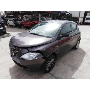 lancia ypsilon (402) del año 2013