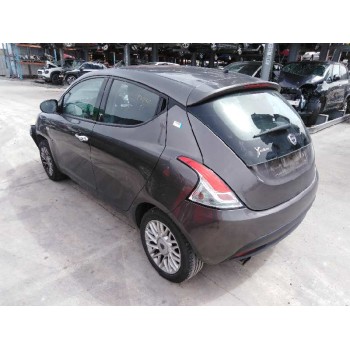 lancia ypsilon (402) del año 2013