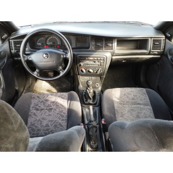 opel vectra b berlina del año 1997