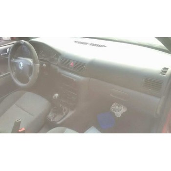 skoda octavia berlina (1u2) del año 2001