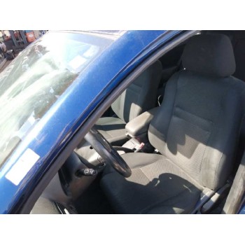 toyota avensis berlina (t25) del año 2004