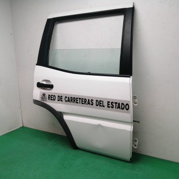 Recambio de puerta trasera derecha para nissan terrano/terrano.ii (r20) 2.7 turbodiesel referencia OEM IAM  OBSERVAR FOTOS 