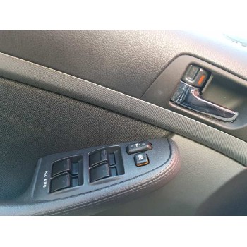 toyota avensis berlina (t25) del año 2006