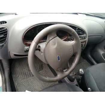 ford fiesta berlina (dx) del año 2000