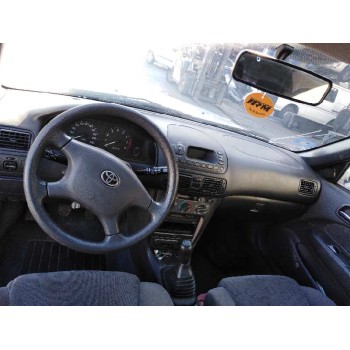 toyota corolla (e11) del año 2000