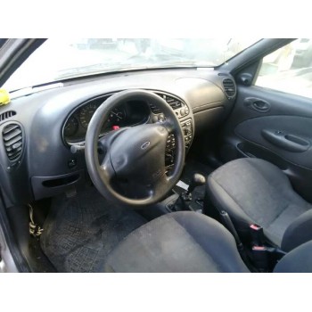 ford fiesta berlina (dx) del año 2000