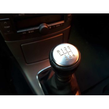 toyota avensis berlina (t25) del año 2006