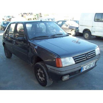 peugeot 205 berlina del año 1983