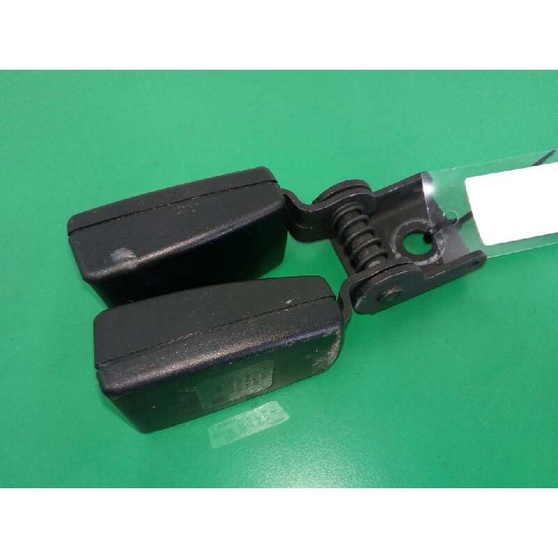 Recambio de enganche cinturon izquierdo para opel astra j sports tourer excellence referencia OEM IAM 13354863 TRASERO 