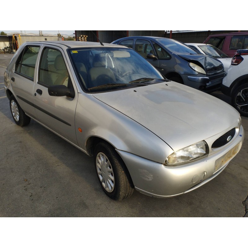 ford fiesta berlina del año 1999