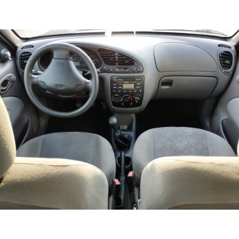 ford fiesta berlina del año 1999