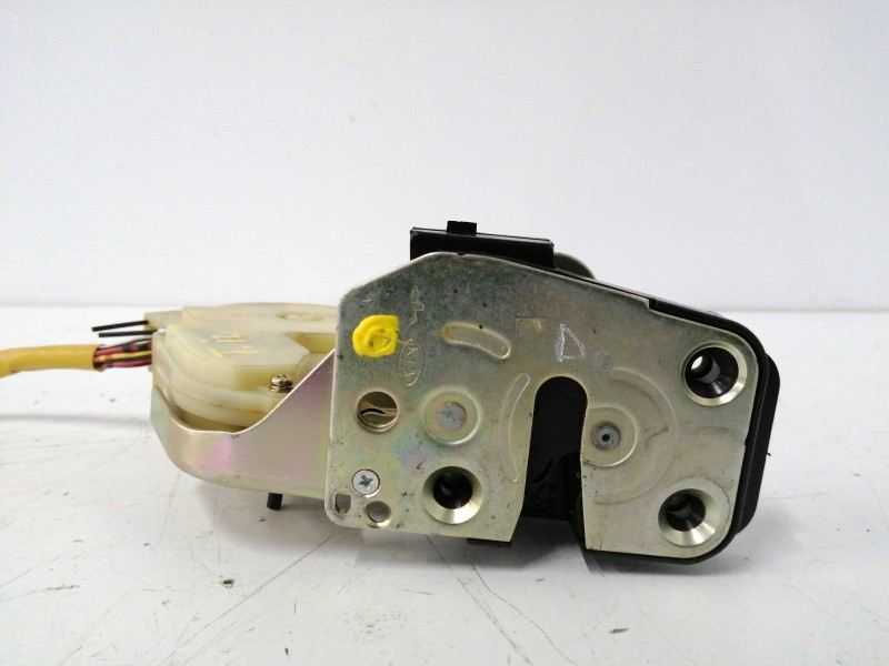 Recambio de cerradura puerta trasera izquierda para kia sorento 2.5 crdi cat referencia OEM IAM 814103E010  