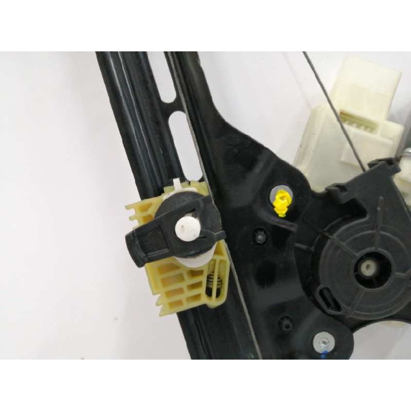 ELEVALUNAS DELANTERO DERECHO