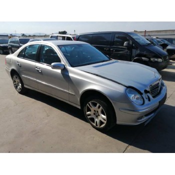 mercedes-benz clase e (w211) berlina del año 2004