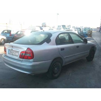 mitsubishi carisma berlina 5 (da0) del año 2002