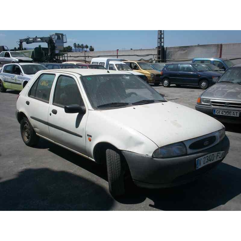 ford fiesta berlina del año 1995