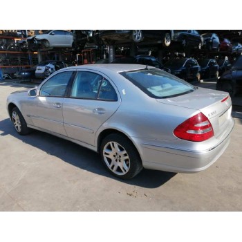 mercedes-benz clase e (w211) berlina del año 2004