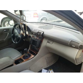 mercedes-benz clase c (w203) berlina del año 2001