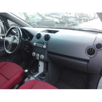 mitsubishi colt berlina 5 (z30a) del año 2006