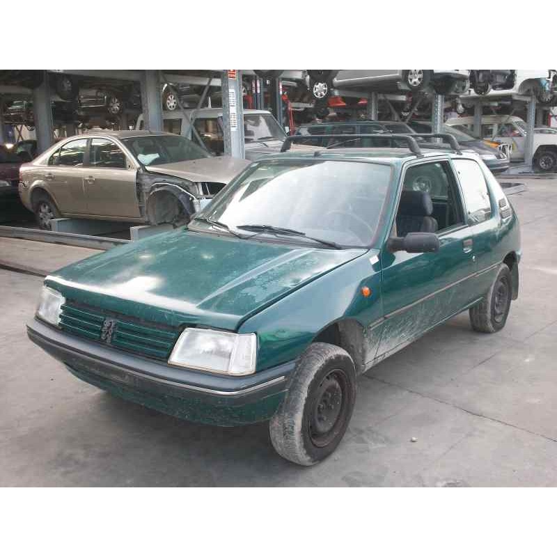 peugeot 205 berlina del año 1983