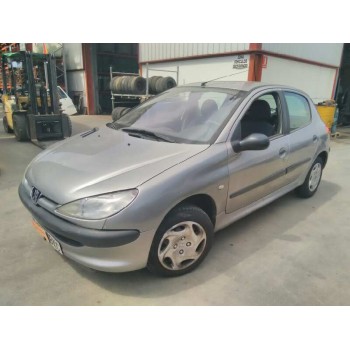 peugeot 206 berlina del año 2001