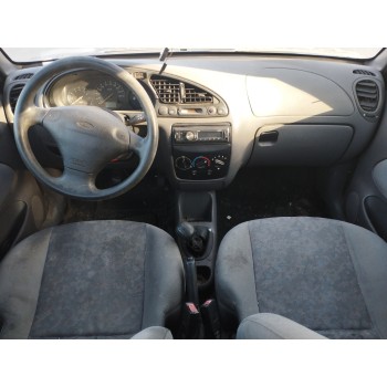 ford fiesta berlina del año 1999