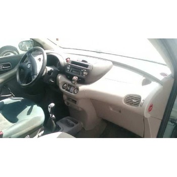 nissan almera tino (v10m) del año 2001